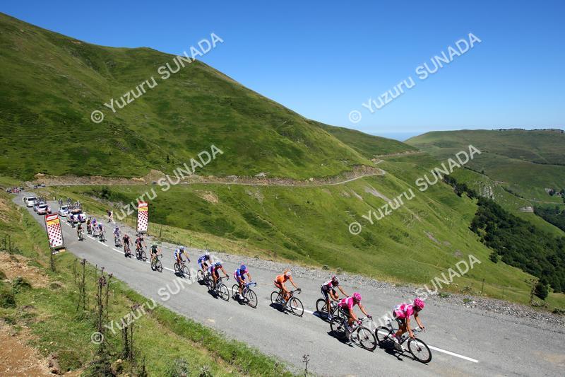 Peloton on Port de Larrau007p.jpg